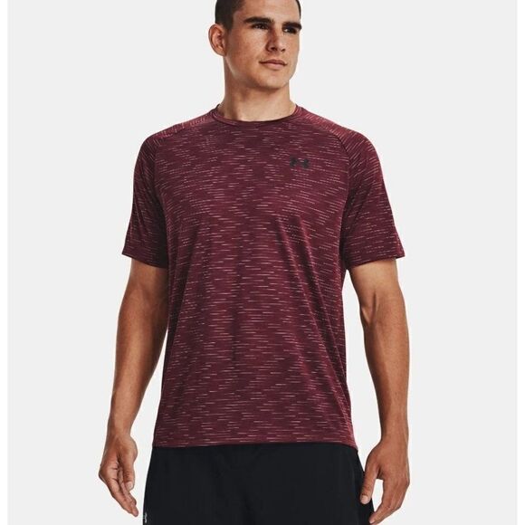 Under Armour Men's Tee Medium Burgandy Lightweight Loose Fit Tech 2.0 NWOT - Picture 1 of 10